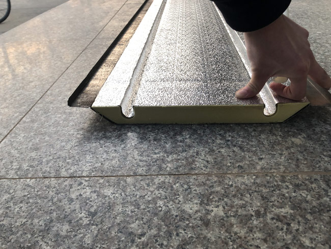 預(yù)置溝槽鋁板地暖模塊